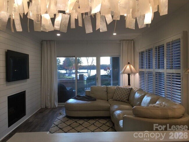 Building Photo - 2 Bedroom Condo in  Portside at Davidson Landing!