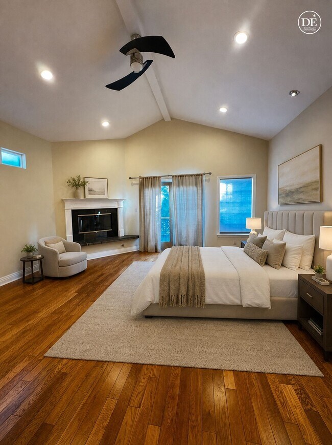 virtually staged - 14320 Hortense St