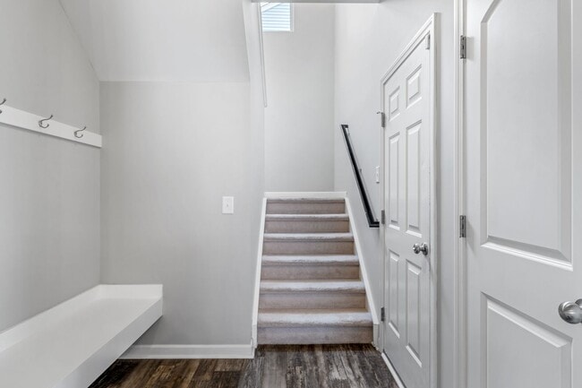 Building Photo - Newer Home in Reedy Fork, SS Appliance, Granite Counter-tops, Island, Office, Den, FP, Loft, Gara...