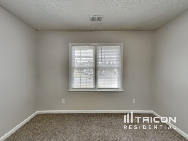 Building Photo - 561 Yellow Berry Run
