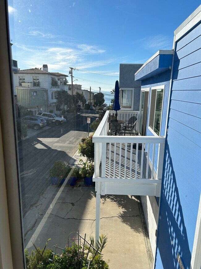 Building Photo - 441 36th St