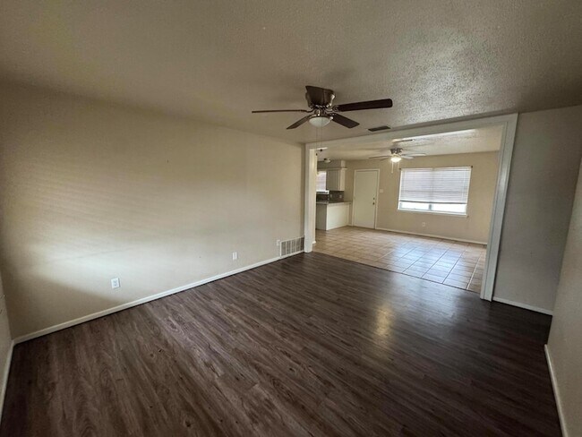 Building Photo - 601 Chicago Ave