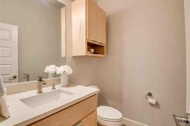 Building Photo - Amazing- Transitional Style Home with Custom Finishes w/ Community Pool- Gated- Edmond Schools