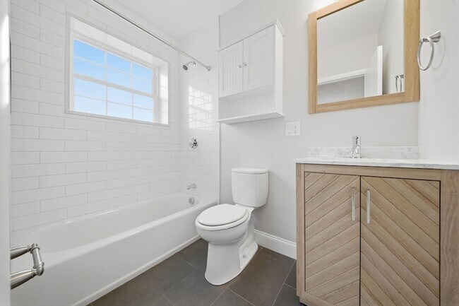 Building Photo - 11 Schubert St