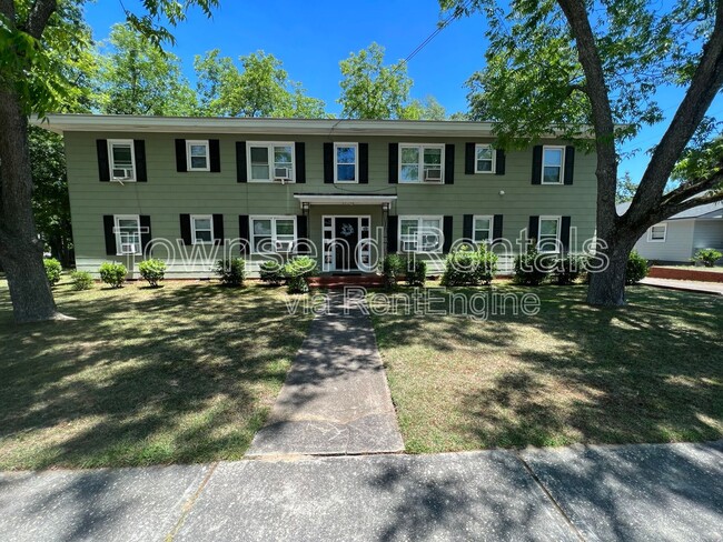 Primary Photo - 1810 Fort Bragg Rd
