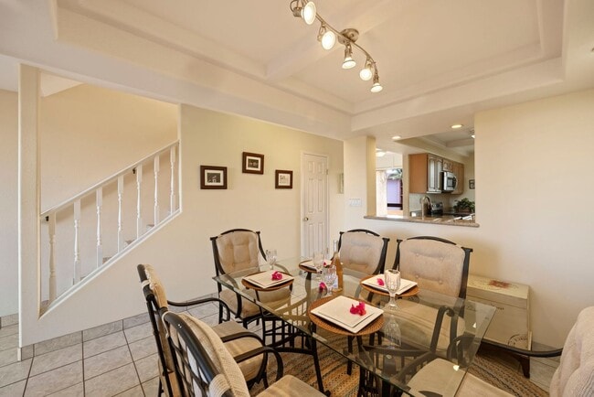Building Photo - Stunning views, space and comfort.
