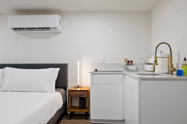 Building Photo - 4030 W Lincoln St