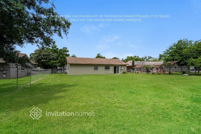 Building Photo - 7509 Willow Wisp Dr E