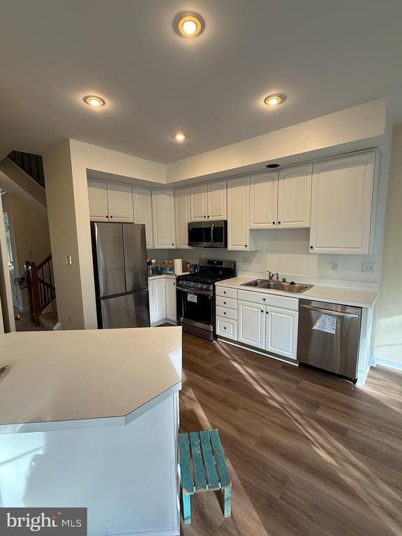 Building Photo - 17301 Pacific Rim Terrace