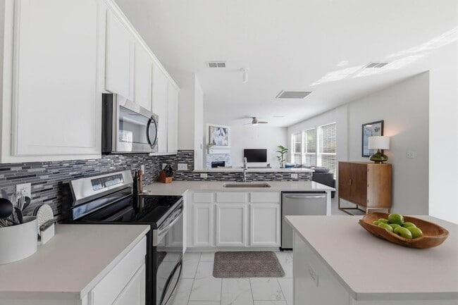 Building Photo - 4943 Sunset Ridge Dr