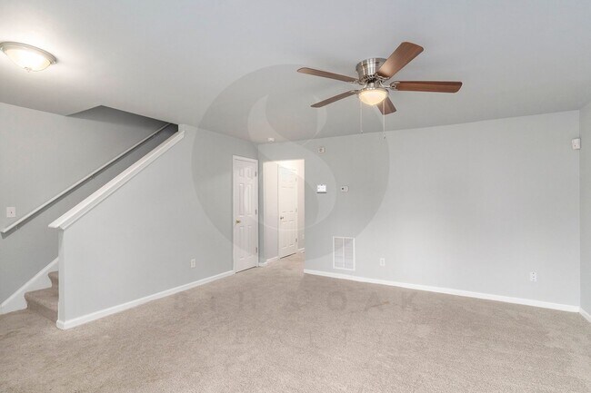 Building Photo - 3BR/2.5BA Townhouse Near Flat Shoals Parkway!