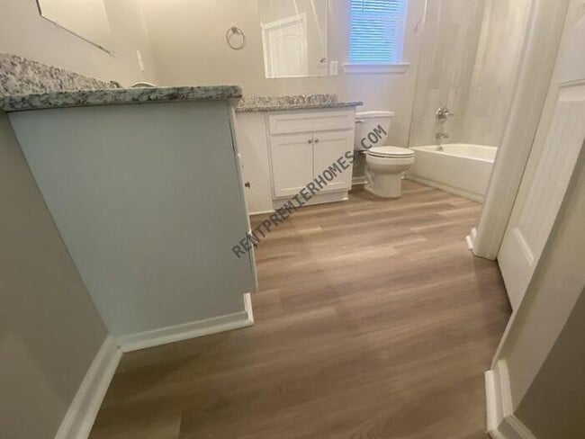 Building Photo - 1311 Lee Mac Dr