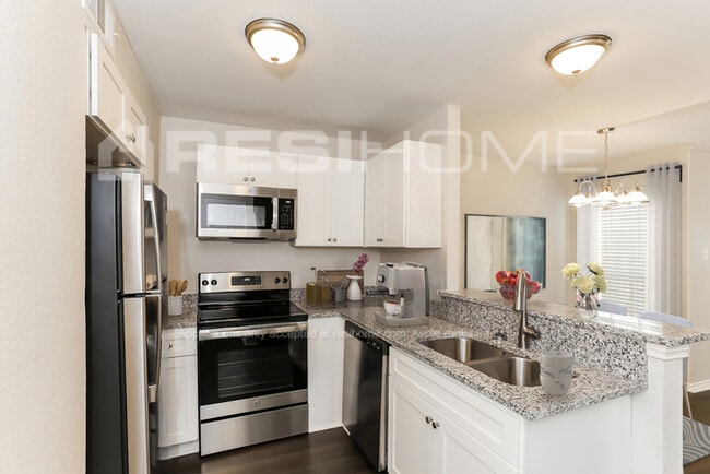 Building Photo - 907 Fairbanks Cir
