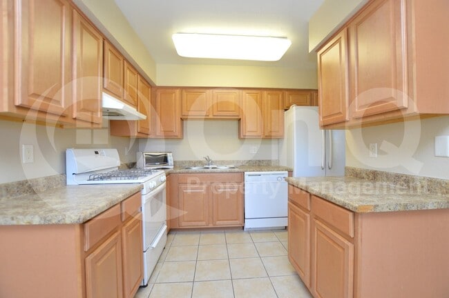 Building Photo - 303 N Miller Rd
