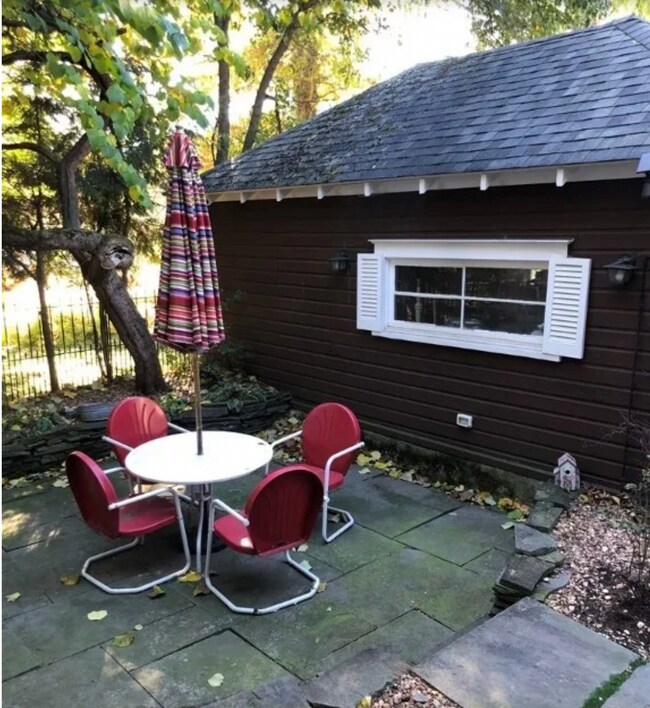 Building Photo - 4 Irving Pl