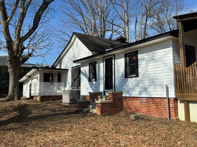 Building Photo - Welcome to the Heart of Unionville prime location!