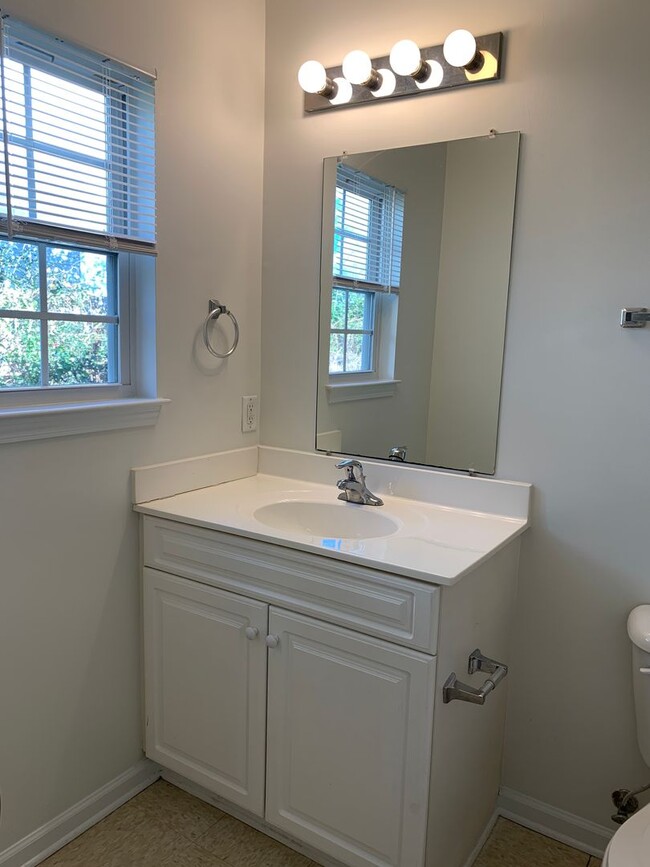 Building Photo - 1/2 OFF FIRST MONTHS RENT! 3 Bedroom 2 Bat...