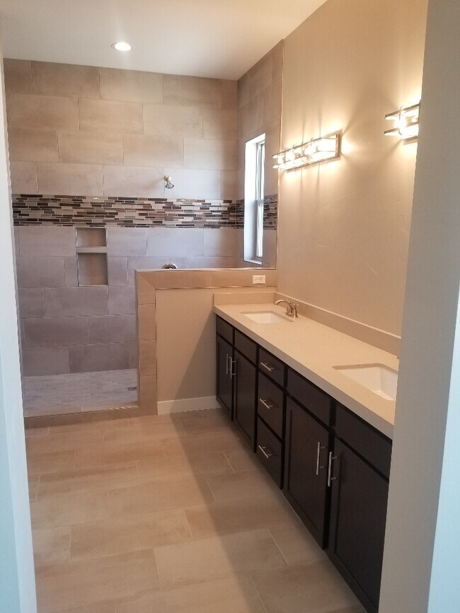 Building Photo - 1352 1st St