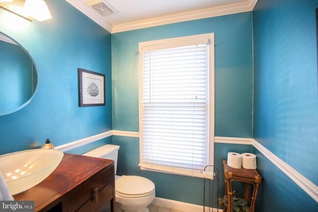 Building Photo - 746 S Granada St