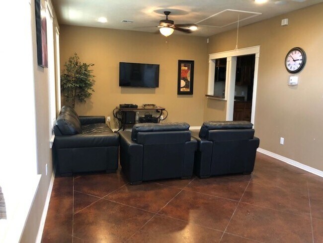 Building Photo - 1204 River Ridge