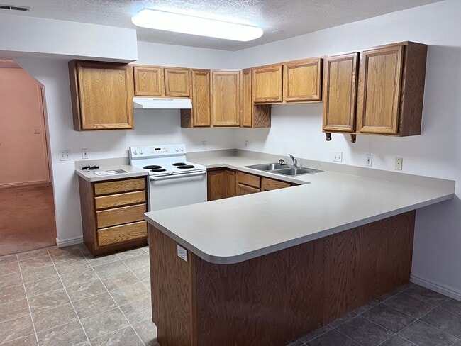 Building Photo - 280 E 700 S