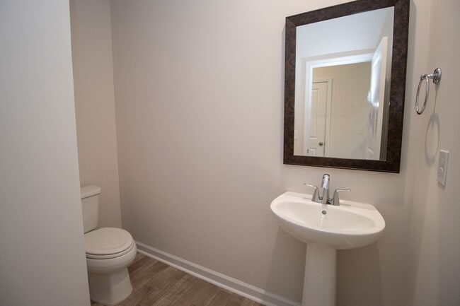 Building Photo - Spacious 4-Bedroom Home - Convenient to Fo...