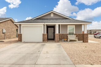 Building Photo - 2 Maverick Dr