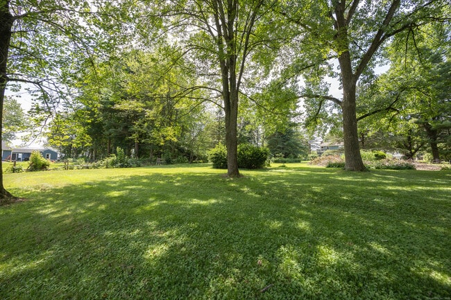Building Photo - 27 Lathrop Dr