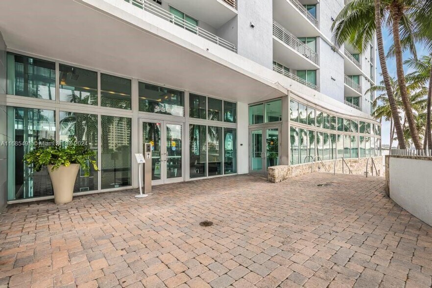 Building Photo - 335 S Biscayne Blvd