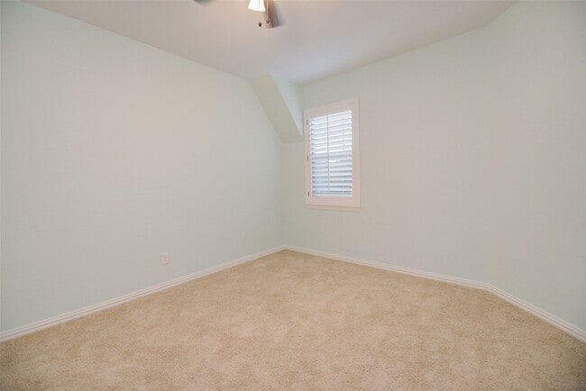 Building Photo - 158 N Almondell Way