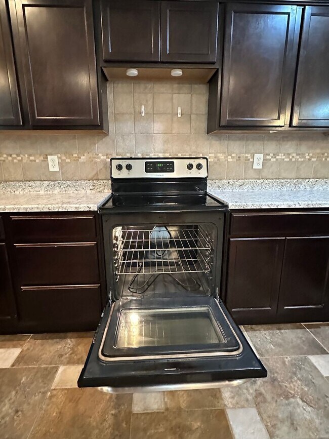 Building Photo - 4 Bed 2 Bath FOR RENT in Waynesville