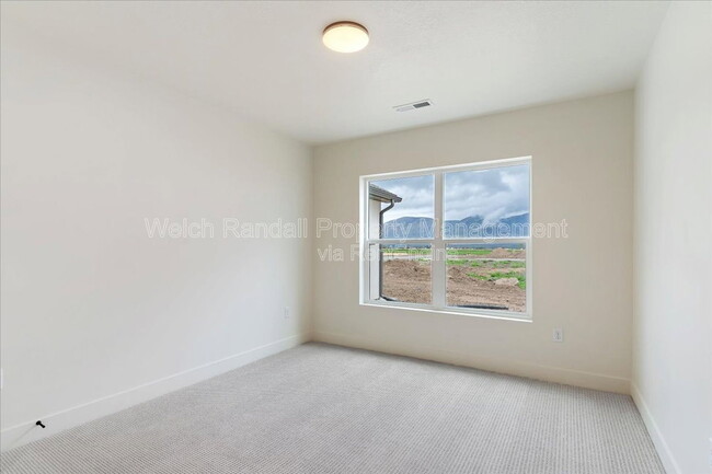 Building Photo - 834 E 300 N