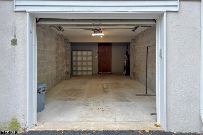 Building Photo - 14 Colonial Ct