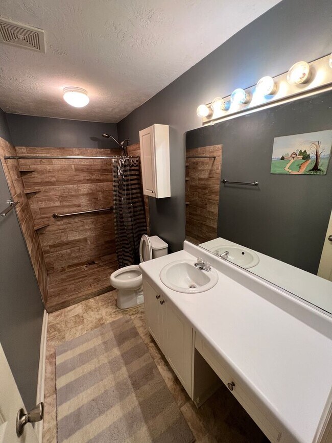 Building Photo - 129 Bennington Ln