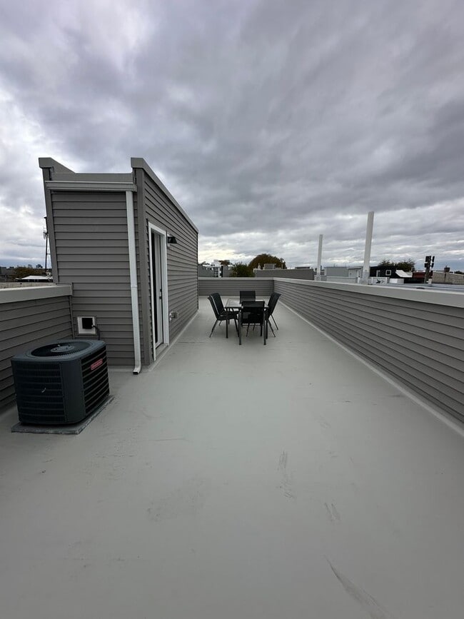 Building Photo - Recently Constructed, Modern 3 Bed / 3 Bath Bi Level Apartment Near Temple — Private Rooftop + Ba...