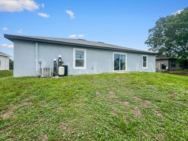 Building Photo - 4BR/2BA Home with High Ceilings, Garage & Large Kitchen Island