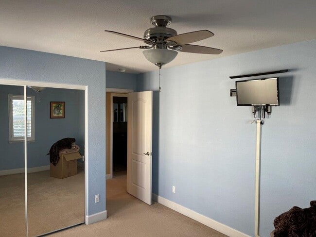 Building Photo - NEWER MODERN HOME BEHIND KAISER VACAVILLE *STAR RENTALS