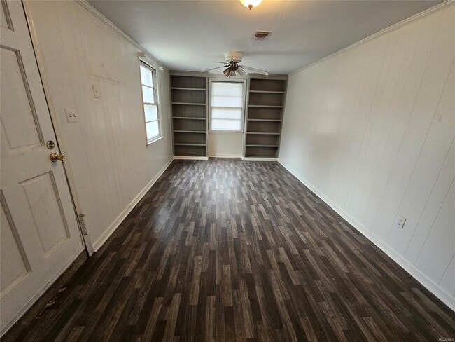 Building Photo - 204 W Park Ave