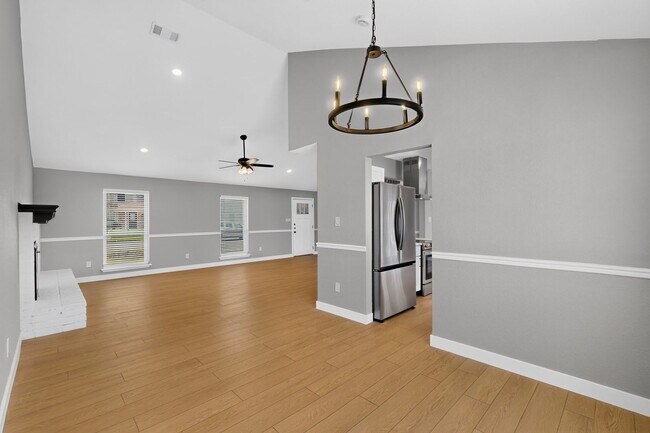 Building Photo - 1600 Crimson Ct