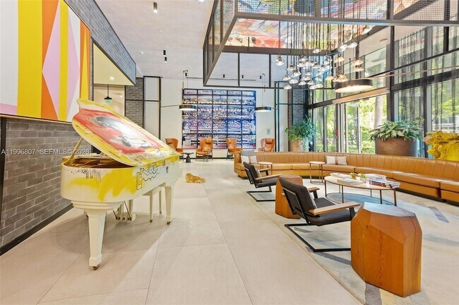 Building Photo - 121 NE 34th St