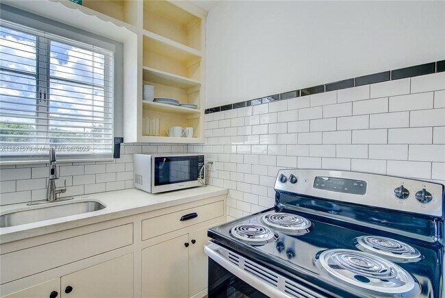 Building Photo - 855 SW 7th St