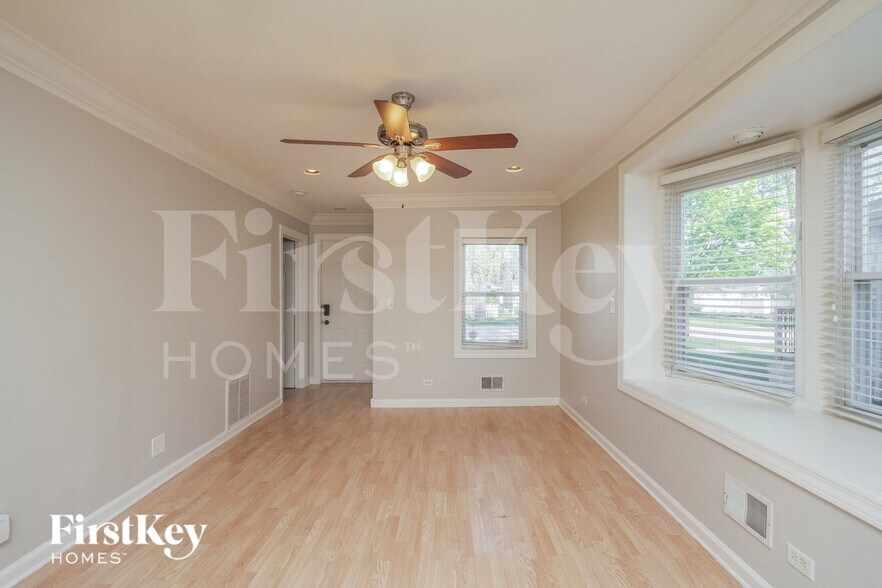 Building Photo - 15006 Avers Ave