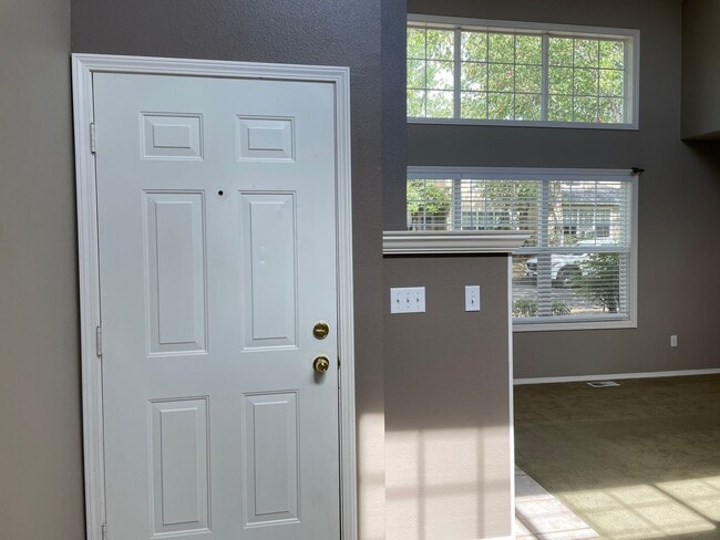 Building Photo - Beautiful and Well Maintained 2 Bed and 2....