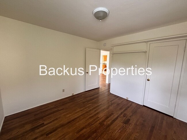 Building Photo - Wonderful two-bedroom home in established neighborhood