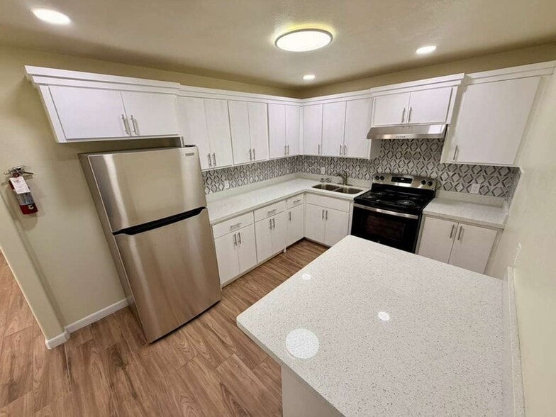 Building Photo - Luxury Apartments 2