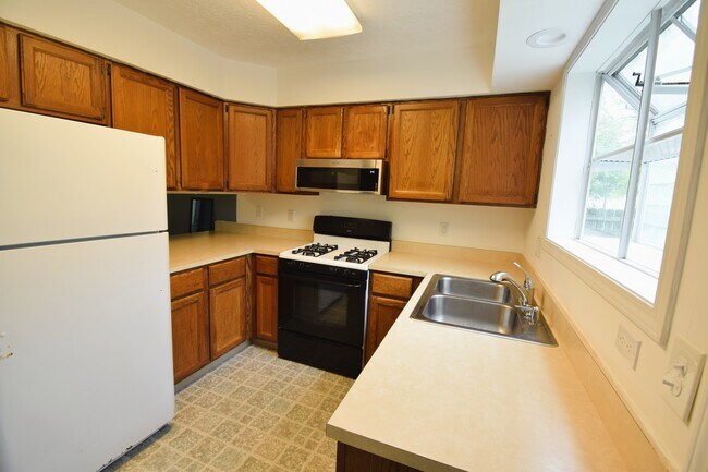 Building Photo - 1136 Anthrop Dr