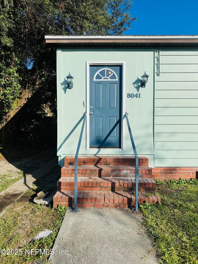 Building Photo - 8041 Oakwood St