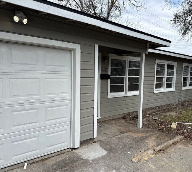 Building Photo - 2526 Jackson