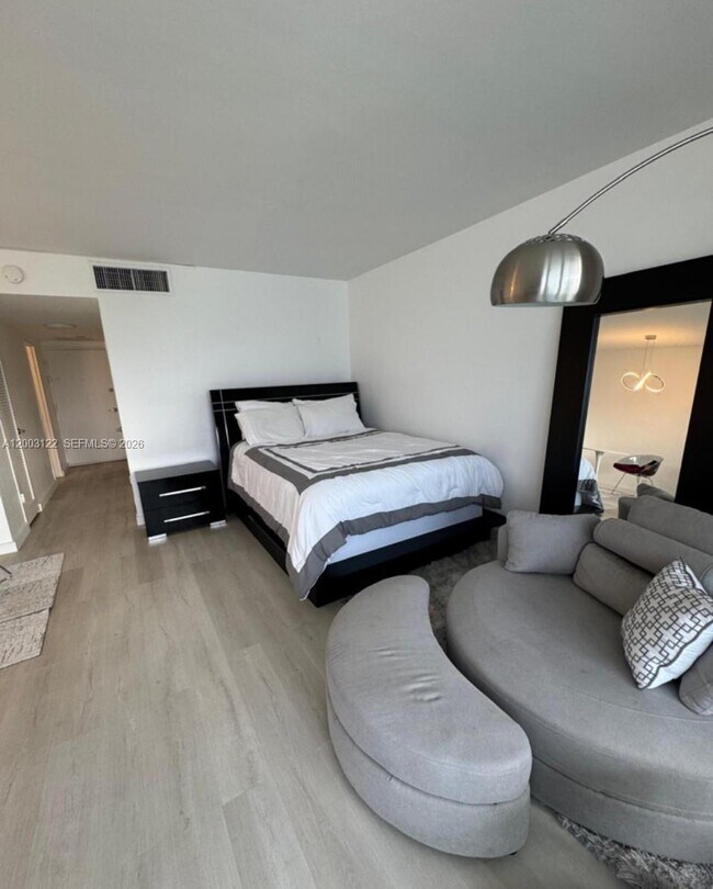 Building Photo - 1000 West Ave