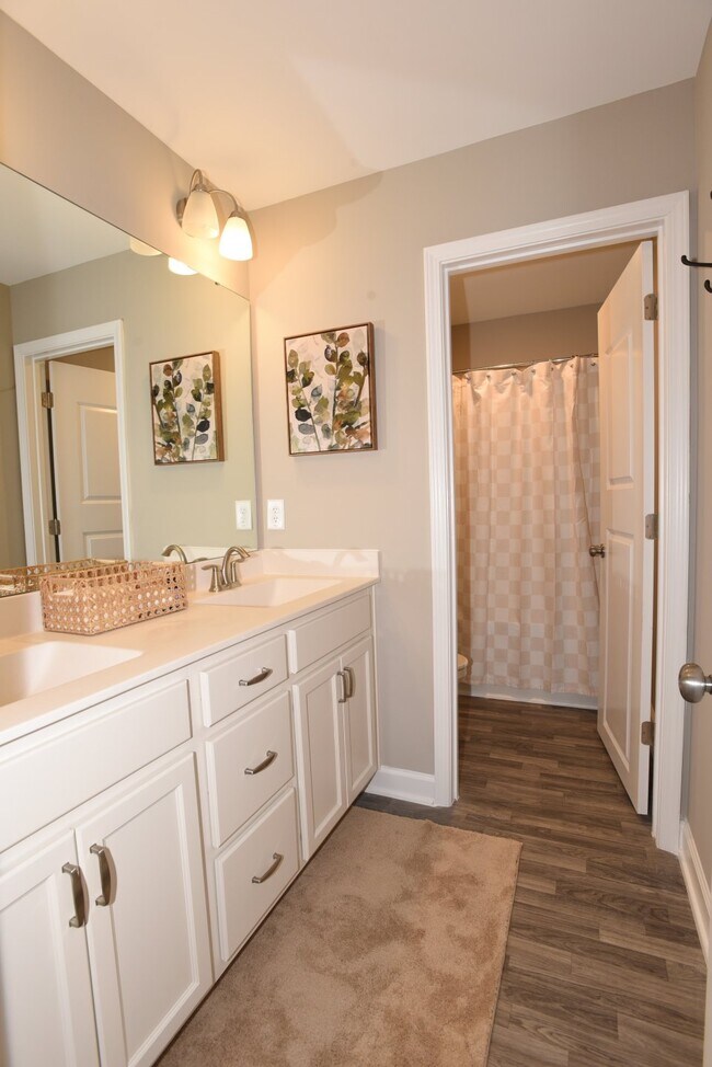 Building Photo - FURNISHED: Previous Model Home, For Rent 3 bedrooms/2.5 baths/2nd Floor Family Room w/kitchenette...
